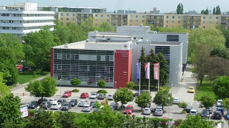 V ružinove sa budú opravovať chodníky i budovať nový park - 90995415