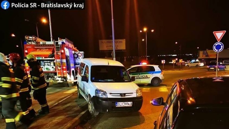 dopravná nehoda na kruhovorm objazde