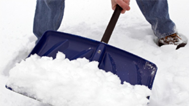 Karlova ves si chce letnú a zimnú údržbu riešiť sama - sneh_odhrnanie