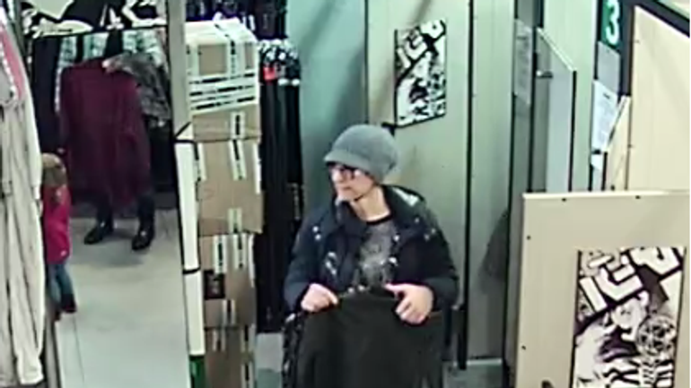 Krádež v obchodnom centre na Ivanskej