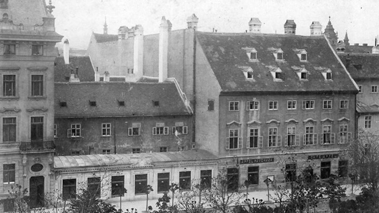 Kaviareň apfel na hviezdoslavovom námestí zbúrali okolo roku 1970 - pamatnik14_1