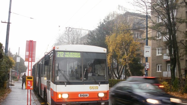Polícia hľadá svedkov víkendovej nehody medzi trolejbusom a suv vozidlom - Trolejbus