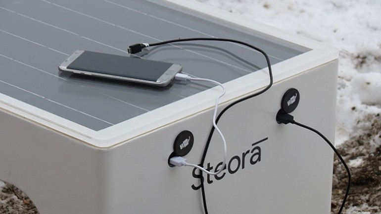 „inteligentná“ lavička pribudla aj v novom meste - IMG_3249