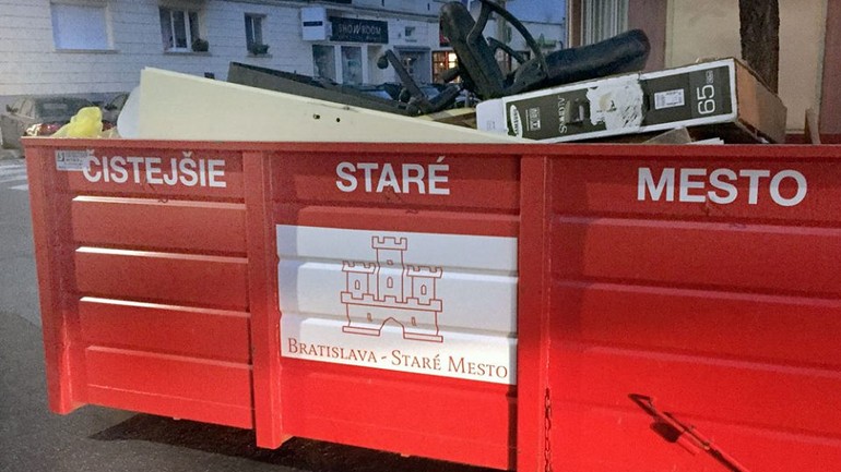 Kontajnery v Starom Meste