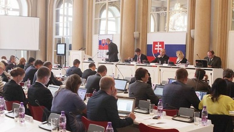 Poslanci nemajú k protestu proti vzn o zákaze herní jasné stanovisko - mestske-zastupitelstvo-bratislava-nestandard2