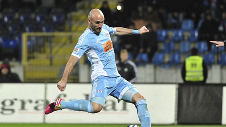 Futbalisti slovana v derby zdolali spartak 2:0 a zostávajú na čele ligy - skslovan_vittek