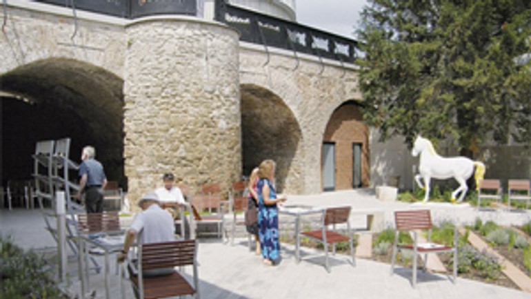 Letnú čitáreň u červeného raka už otvorili - letna_citaren