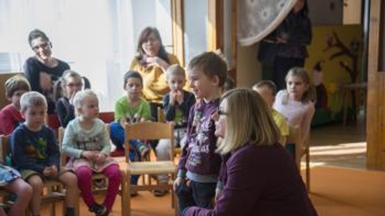 Medzi petržalských škôlkarov prišla ministerka - t_20170327matecna_priroda_skolkari_2416826