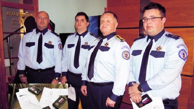 Zachránili ľudské životy, mestskí policajti si prevzali ocenenia - meskaci magistrat