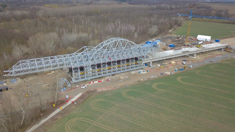 Stavba obchvatu -výsuvná skruž