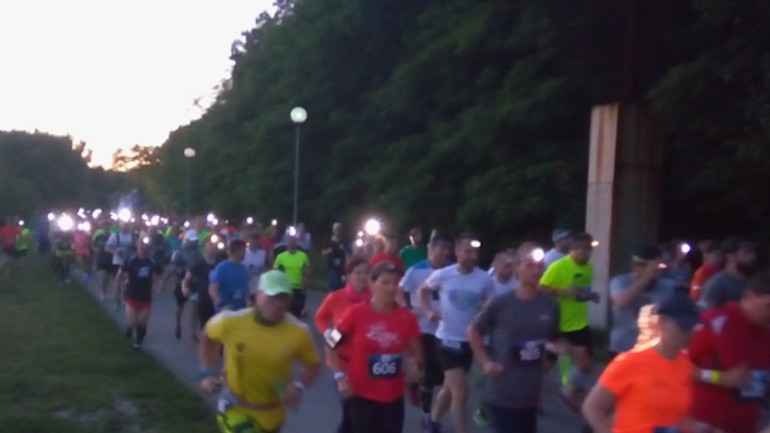 Od hradu k hradu: ulicami bratislavy sa presúvali noční bežci - u3