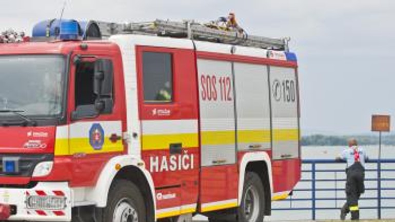 Pri danubiane vytiahli z vody telo muža, okolnosti úmrtia vyšetruje polícia - hasici_cunovo