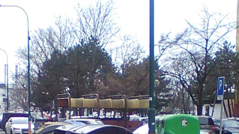 Voľne stojace kontajnery na Vígľašskej ulici.