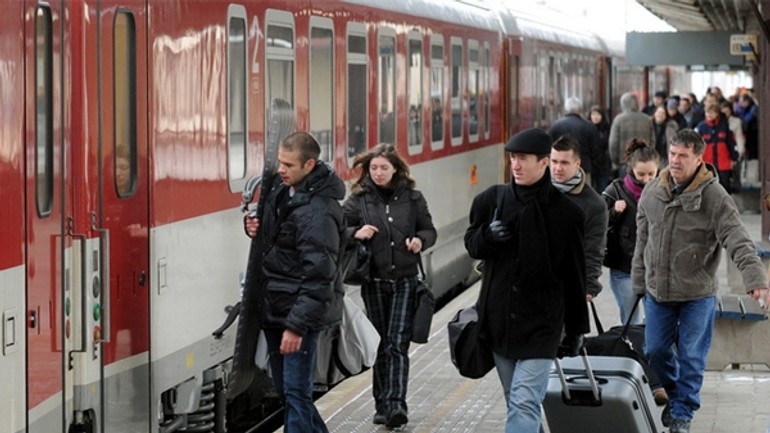Sviatočné vlaky do košíc sú už takmer obsadené - Vlak cestujuci