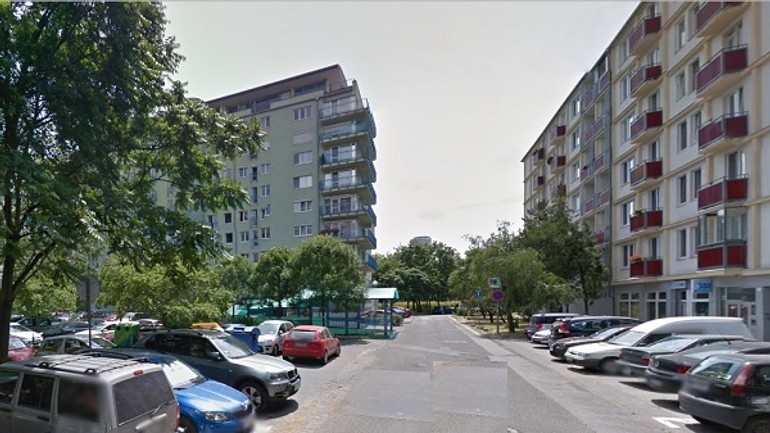 Vykradli byt na j. c. hronského: zlodej sa doň vyšplhal po rímse - jc hronskeho