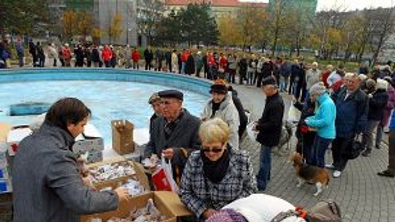 Nové mesto opäť rozdalo tisícky cibuliek - tulipany_racko