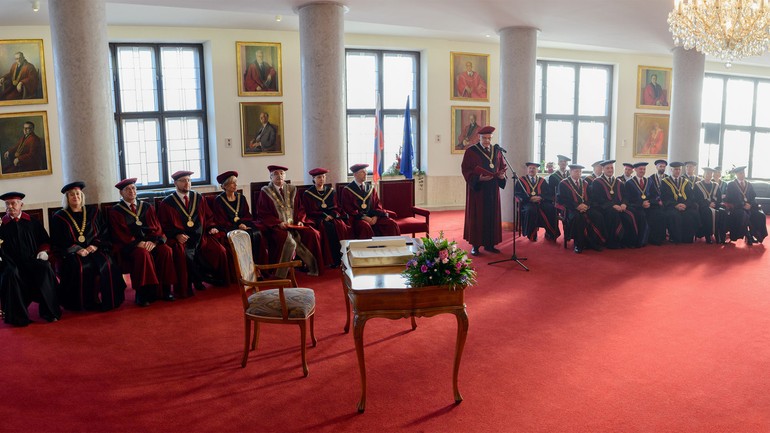 Vymenovanie nových dekanov na UK