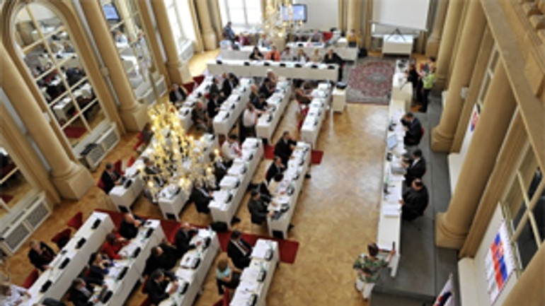 Magistrát tajil pred poslancami trasu ropovodu cez mesto - zastupitelstvo1