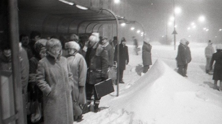 Presne pred 30 rokmi zažila bratislava najväčšiu snehovú kalamitu - Kalamita1987-zastavka