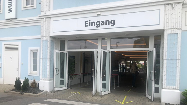 Vstup do nákupnej zóny - Parndorf