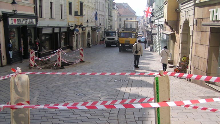 Michalskú ulicu pre haváriu rozkopali - Michalska1