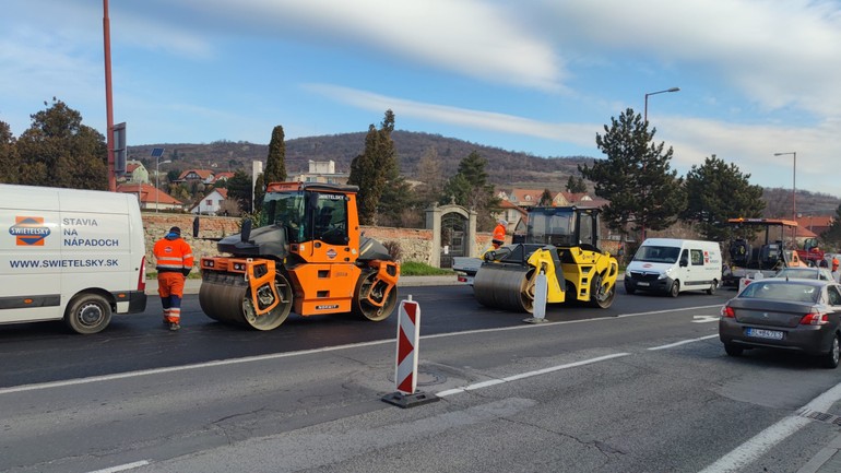 oprava cesty Svaty Jur