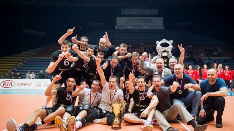 Volejbalové poháre získali muži volley teamu a ženy slávie eu - vtunicef_sp2