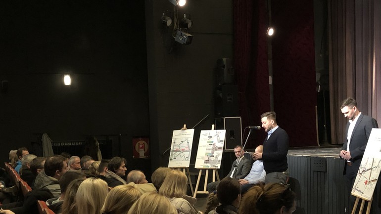 Matúš Vallo na diskusii v Kine Nostalgia s obyvateľmi lokality Mlynské nivy