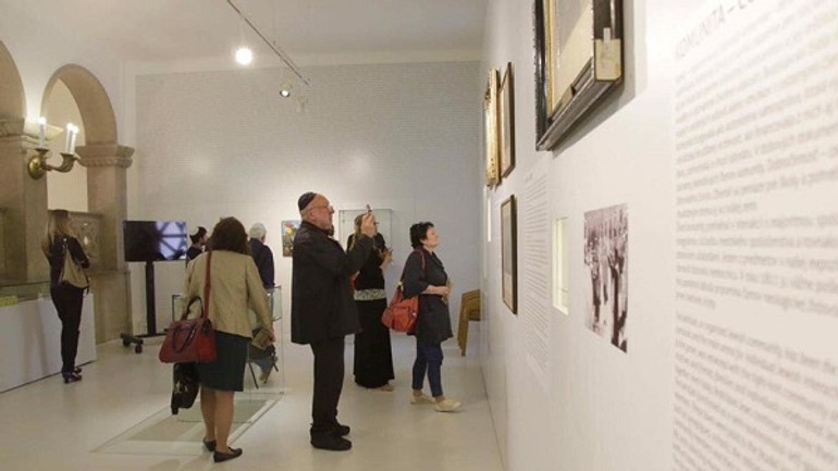 Každá rodina má svoj príbeh: výstava v židovskom komunitnom centre - z1