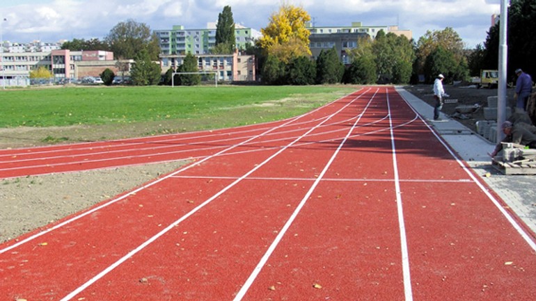 V školskom areáli na nevädzovej ulici majú tartan pre verejnosť - nevadzova_tartan1