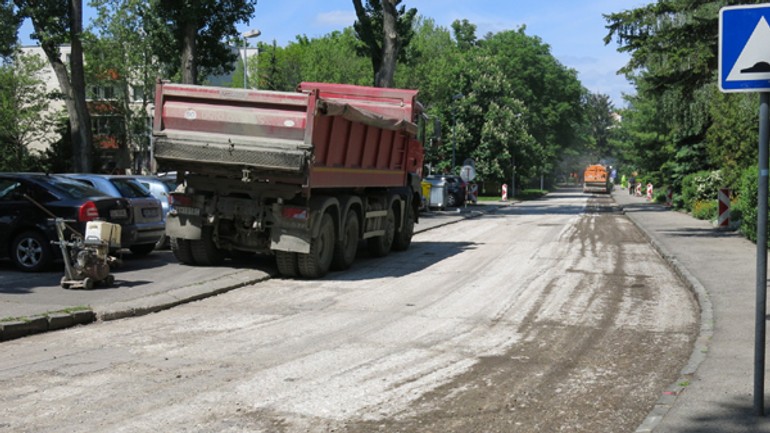V ružinove opäť opravujú povrchy ciest - ondrejova1