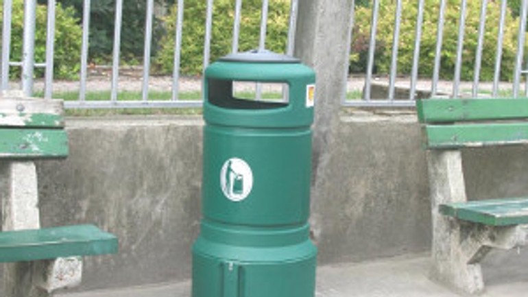 V rači osadili nové koše aj s popolníkmi - raca_kos