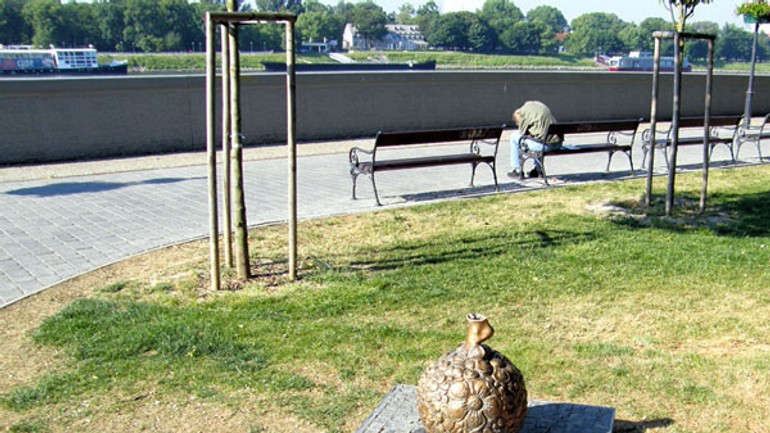 Z nábrežia niekto ukradol sochu dievčaťa - Socha1