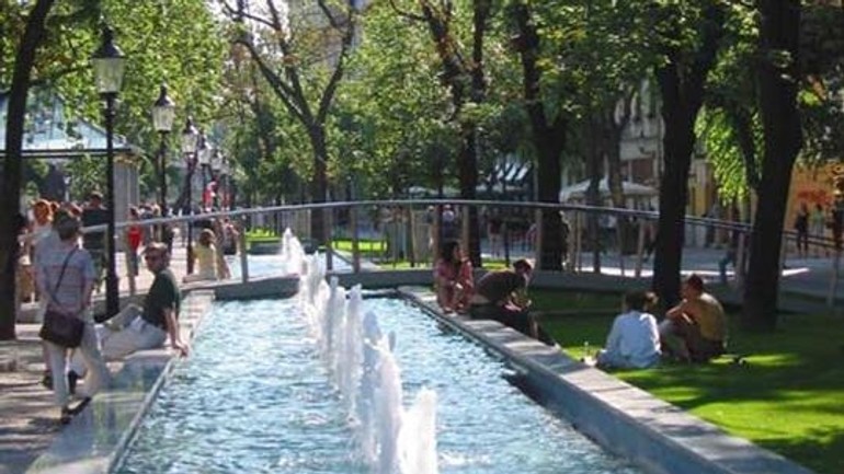 Dve fontány zostali dočasne bez vody - fontana_hviezdko