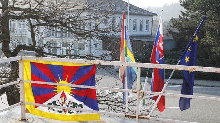 Na miestnom úrade v dúbravke vyvesia v piatok tibetskú vlajku - tibet