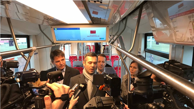 Marián Áč pri predstavovaní novej koncepcie Smart city a zavádzanie wi-fi do MHD