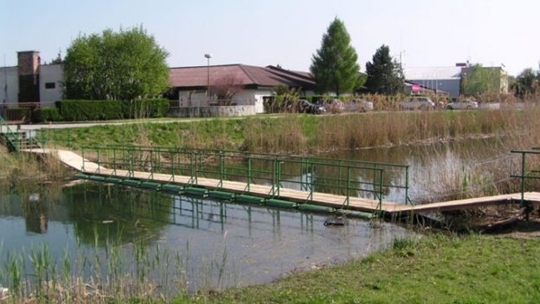 Chorvátske rameno má opravenú lávku - Lavka1