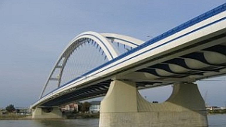 Z mosta apollo zmizla bronzová pamätná tabuľa - Most apollo