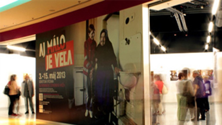 Červený kríž vystavuje svoju činnosť a históriu v eurovea - aj_malo_je_vela1