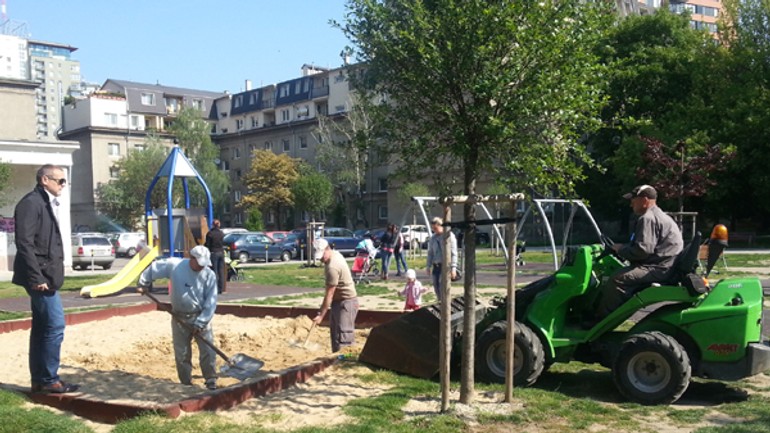 Menia piesok na detských ihriskách - pieskovisko_vymena1