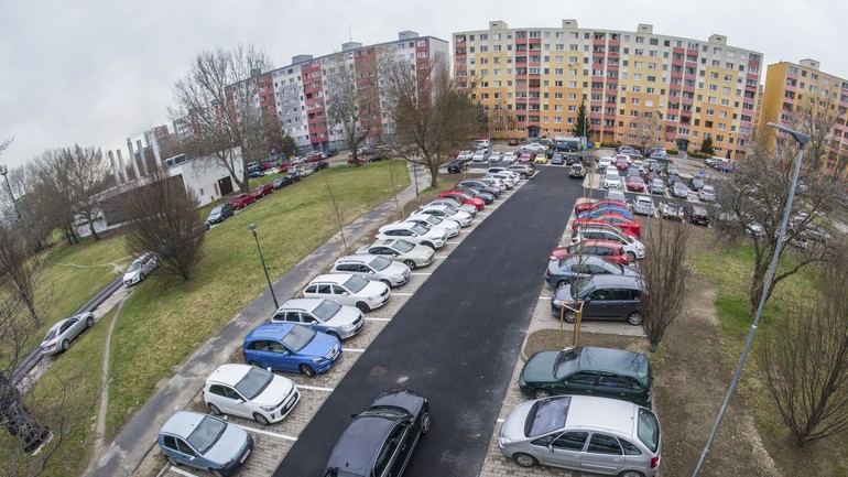 Parkovisko na Röntgenovej 