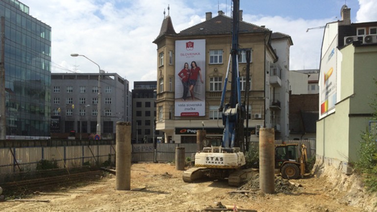 V centre mesta ožíva utlmená výstavba - namestie_1maja