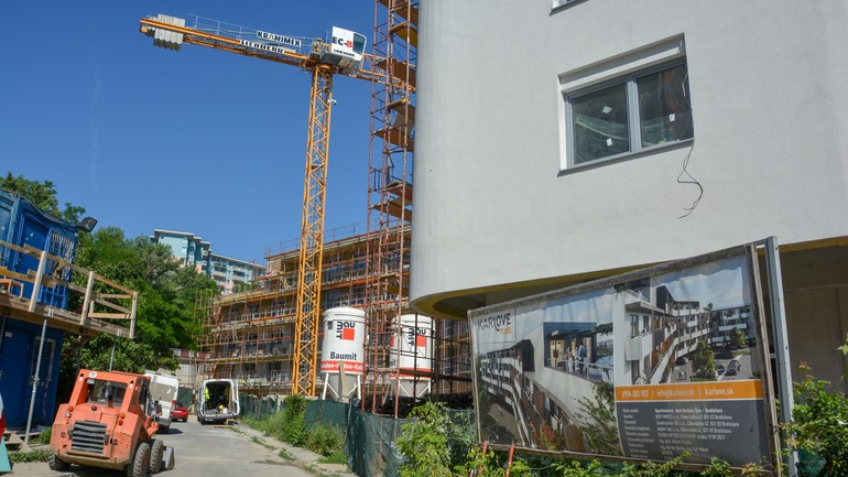 Výstavba apartmánového domu Karlove