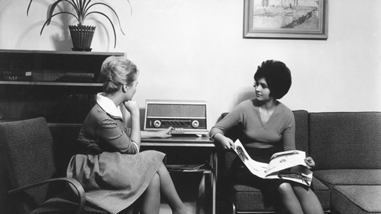 Historické výrobky podniku tesla ožijú v satelite - Tesla1