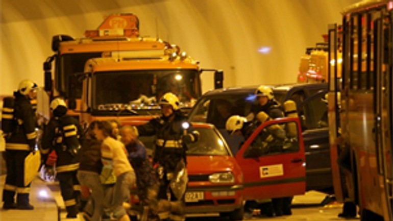 Tunel sitina bol dnes pre nehody dvakrát neprejazdný - sitina_nehoda