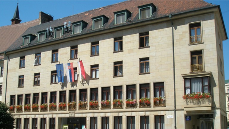 Pre nečinnosť úradníkov magistrátu cena pozemkov pod garážami stúpla - magistrat_nova_radnica