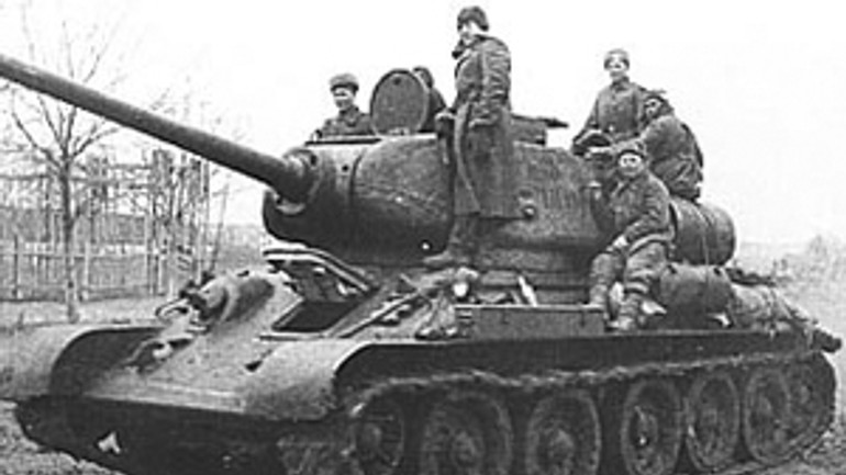 Ruský tank bol slobodou pre petržalčanov - kedysi_12_tank