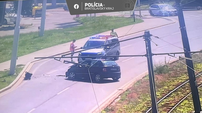 Nehoda na Karloveskej ulici.