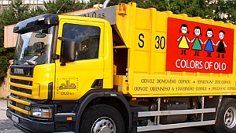 Chodca na botanickej ulici zrazilo smetiarske auto - Olo auto