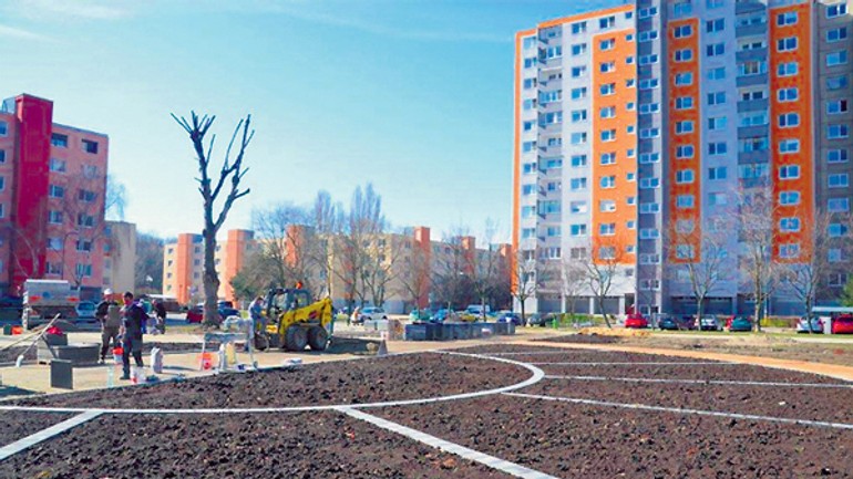 Rekonštrukciu ovsištského námestia majú v najbližších dňoch dokončiť - ovsistske_namestie1